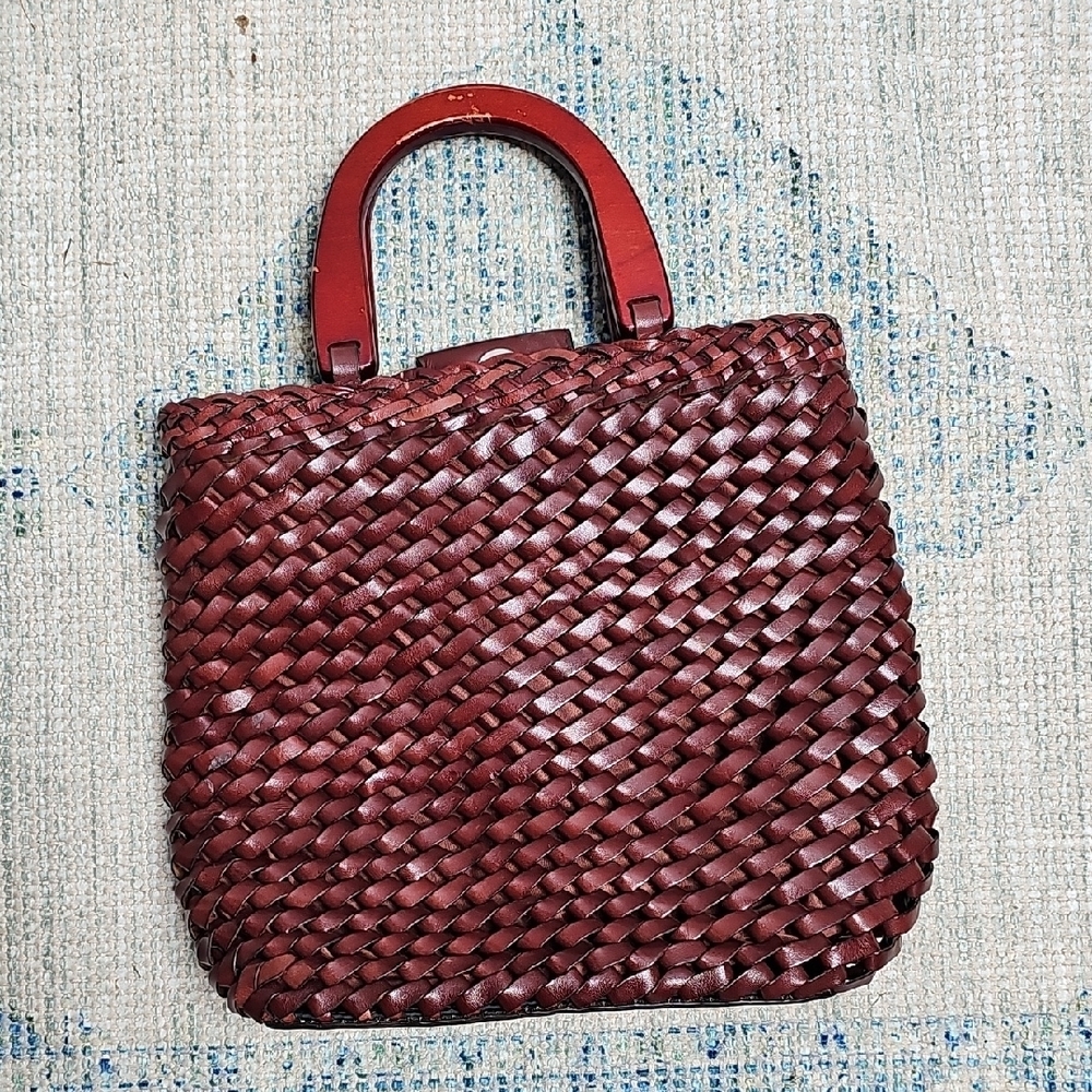 Elegant Woven Brown Handbag Fossil
